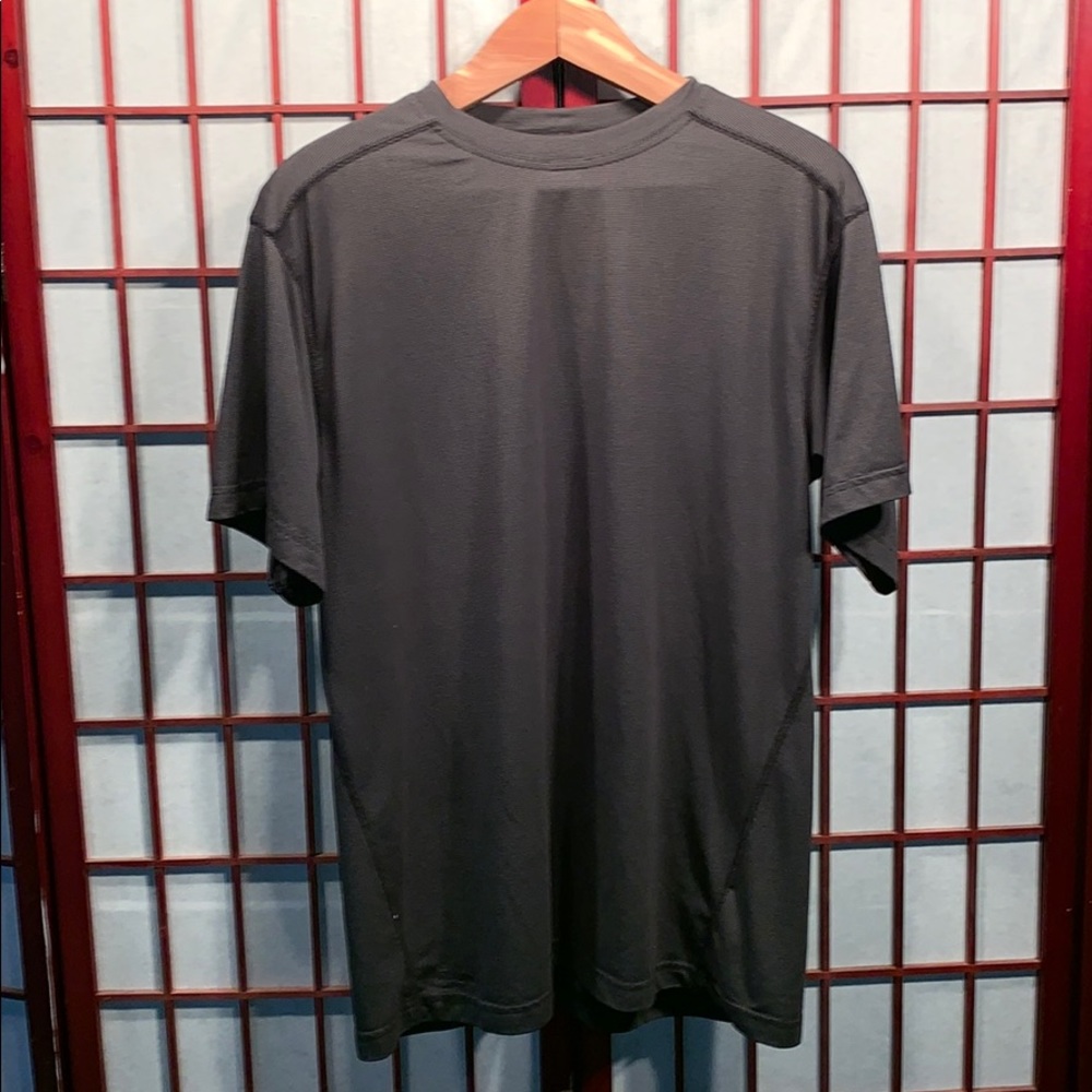 Mens Columbia titanium moisture wicking T-shirt